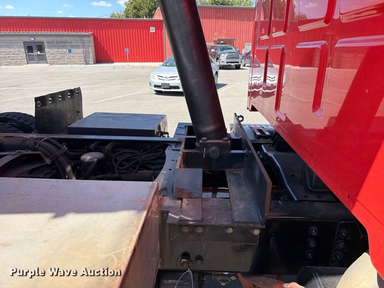 image for item EP7605 2009 Sterling L7500 dump truck