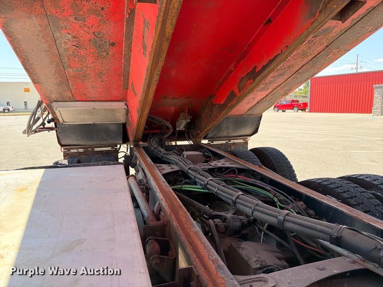 image for item EP7605 2009 Sterling L7500 dump truck
