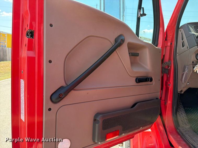 image for item EP7605 2009 Sterling L7500 dump truck