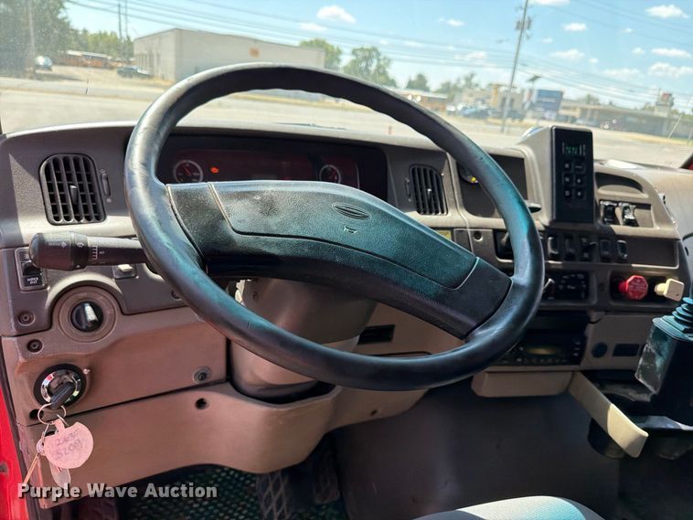 image for item EP7605 2009 Sterling L7500 dump truck