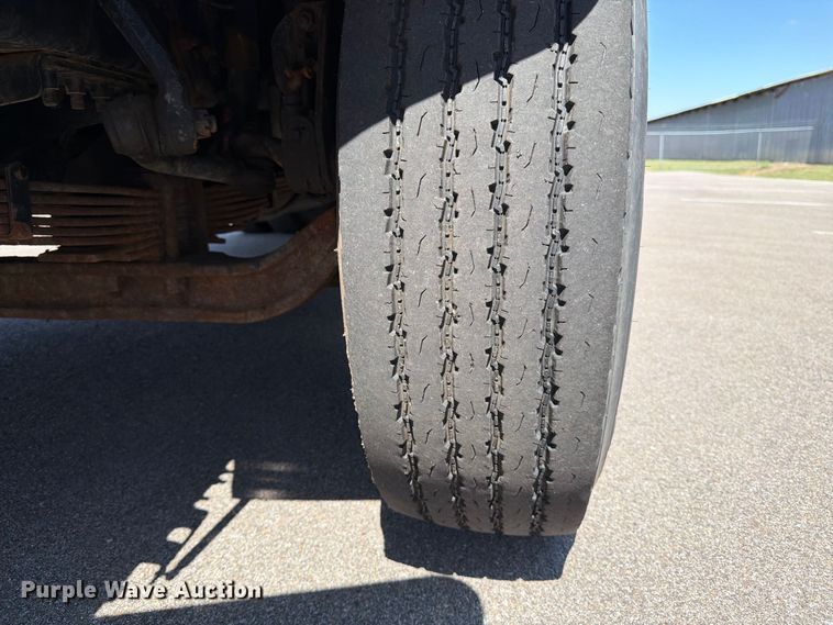 image for item EP7605 2009 Sterling L7500 dump truck