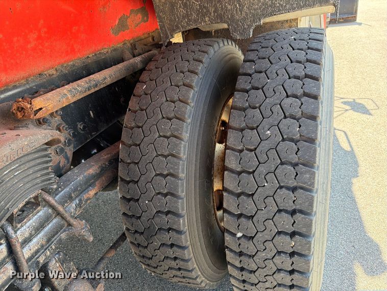 image for item EP7605 2009 Sterling L7500 dump truck
