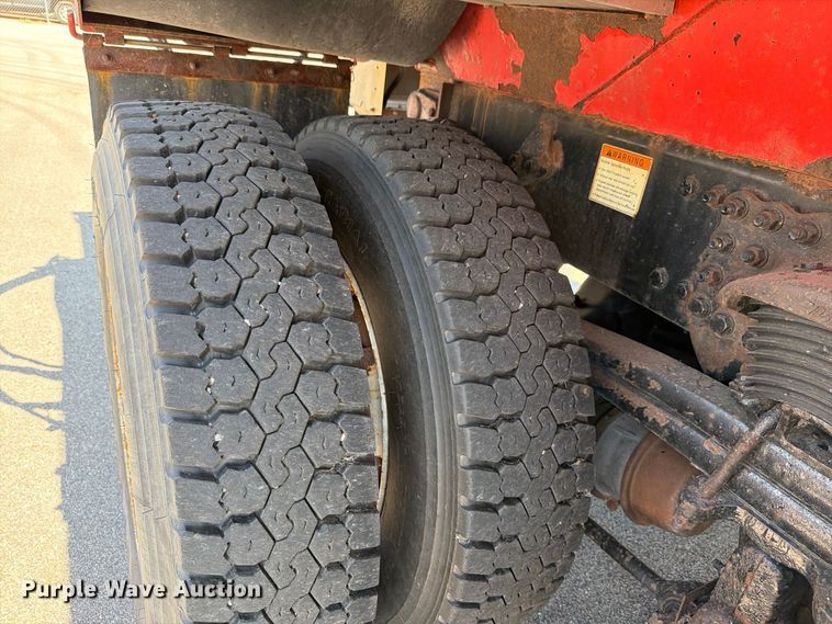 image for item EP7605 2009 Sterling L7500 dump truck