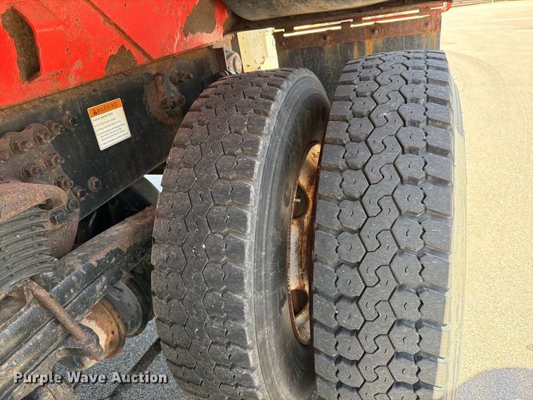 image for item EP7605 2009 Sterling L7500 dump truck