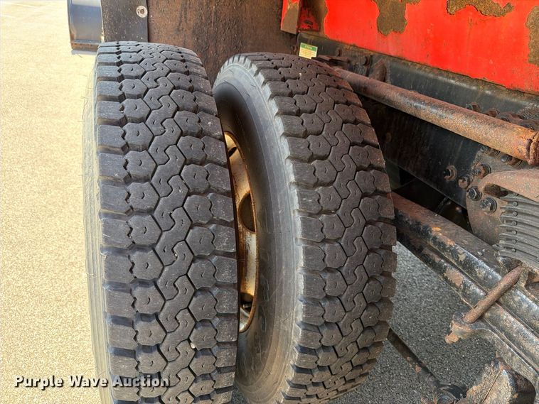 image for item EP7605 2009 Sterling L7500 dump truck