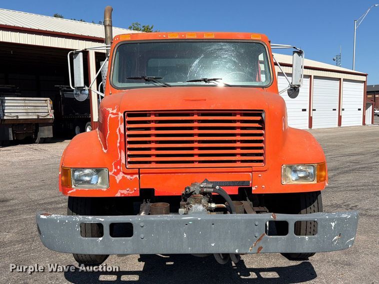 image for item EP7606 1996 International 4700 oil distributor truck