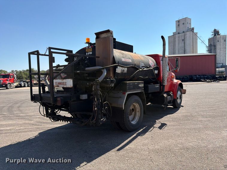 image for item EP7606 1996 International 4700 oil distributor truck