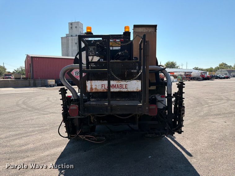 image for item EP7606 1996 International 4700 oil distributor truck