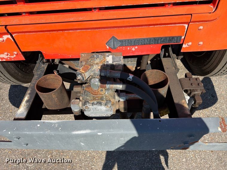 image for item EP7606 1996 International 4700 oil distributor truck