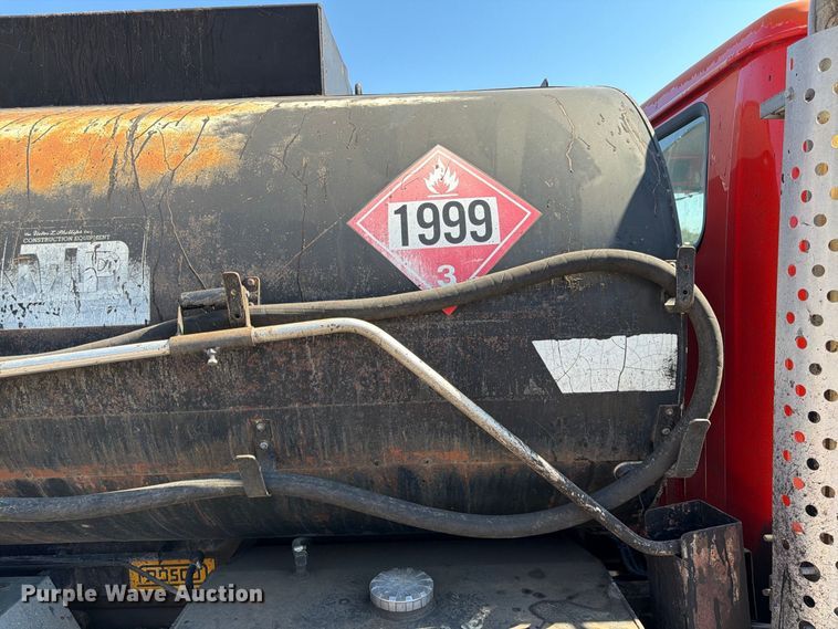 image for item EP7606 1996 International 4700 oil distributor truck