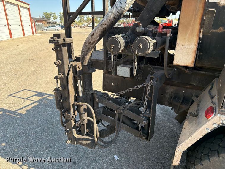 image for item EP7606 1996 International 4700 oil distributor truck