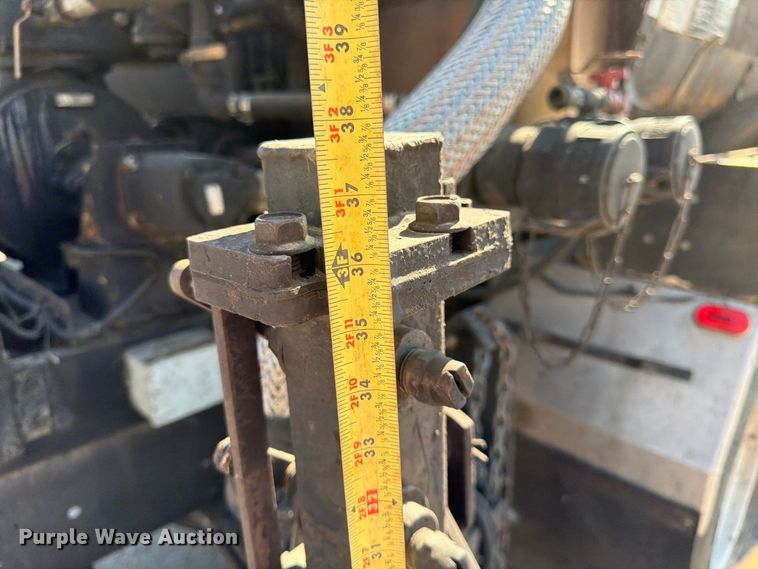 image for item EP7606 1996 International 4700 oil distributor truck