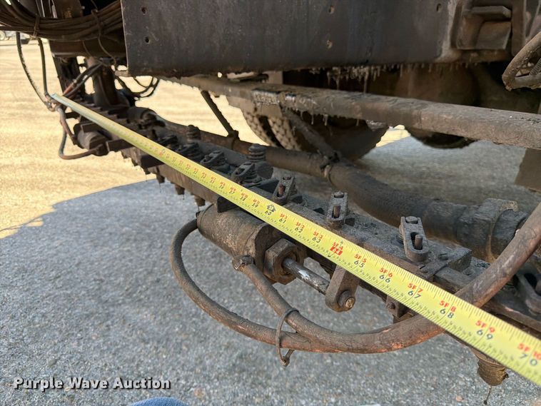 image for item EP7606 1996 International 4700 oil distributor truck