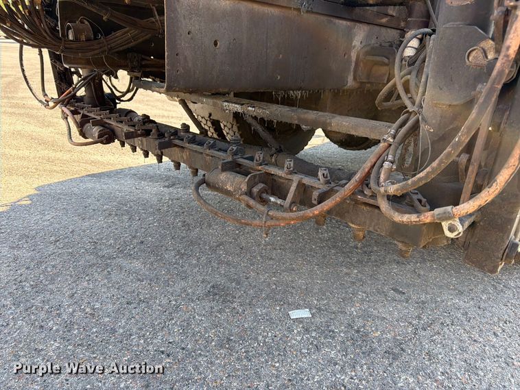 image for item EP7606 1996 International 4700 oil distributor truck