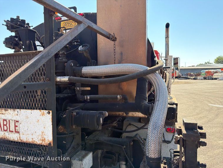 image for item EP7606 1996 International 4700 oil distributor truck