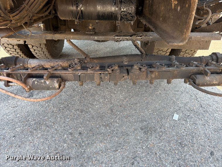 image for item EP7606 1996 International 4700 oil distributor truck