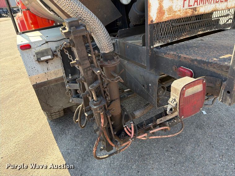 image for item EP7606 1996 International 4700 oil distributor truck