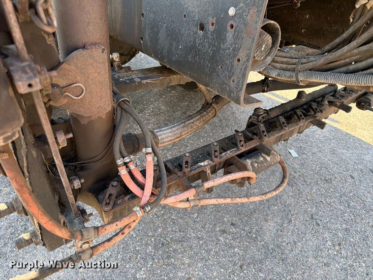 image for item EP7606 1996 International 4700 oil distributor truck