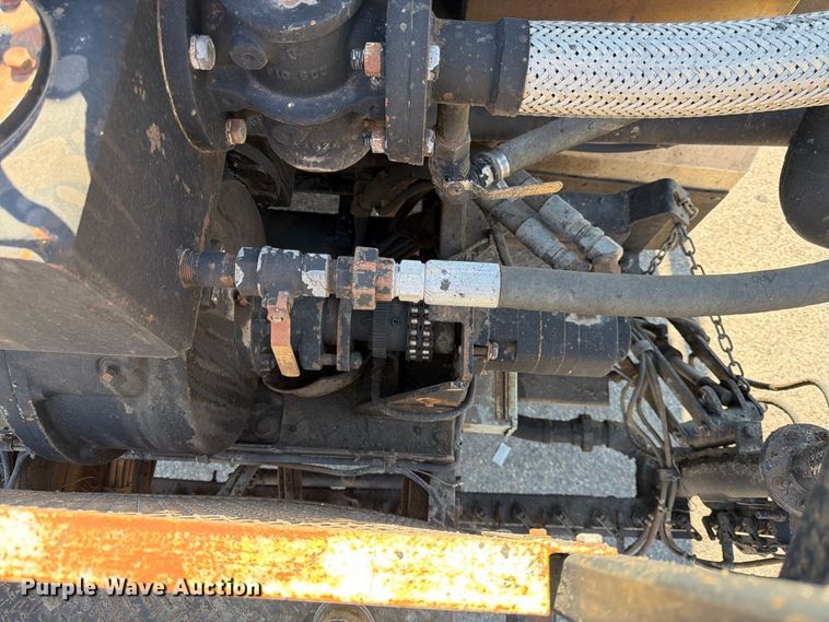 image for item EP7606 1996 International 4700 oil distributor truck