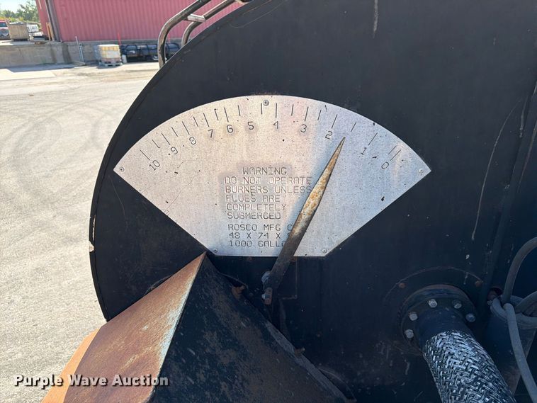 image for item EP7606 1996 International 4700 oil distributor truck
