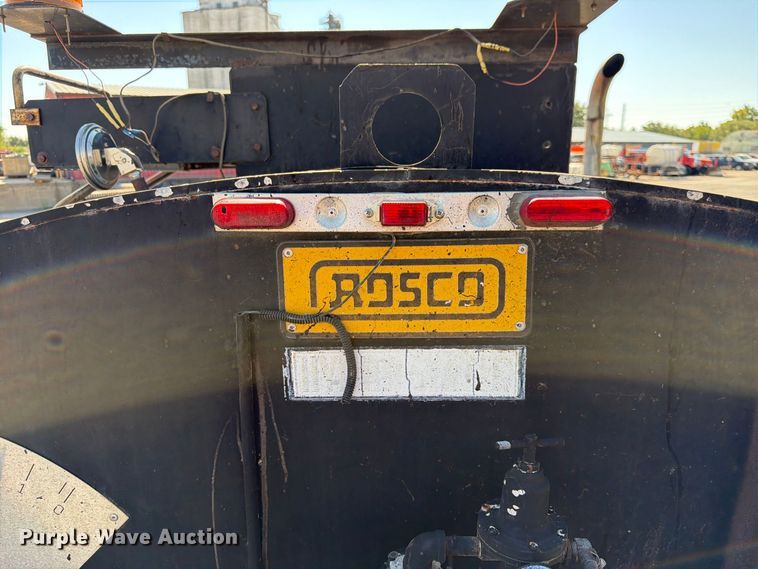 image for item EP7606 1996 International 4700 oil distributor truck
