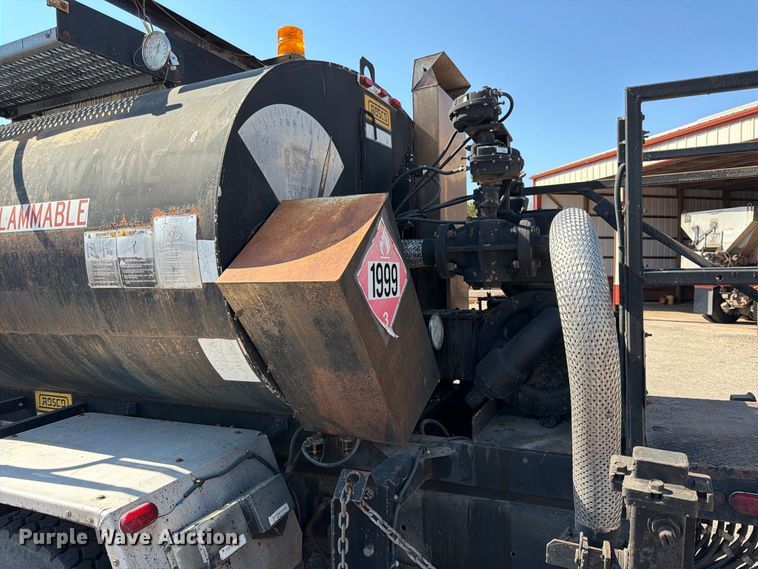 image for item EP7606 1996 International 4700 oil distributor truck