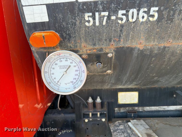 image for item EP7606 1996 International 4700 oil distributor truck