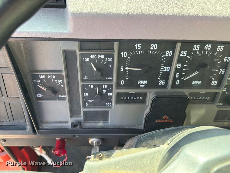 image for item EP7606 1996 International 4700 oil distributor truck