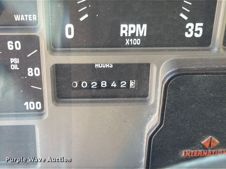 image for item EP7606 1996 International 4700 oil distributor truck