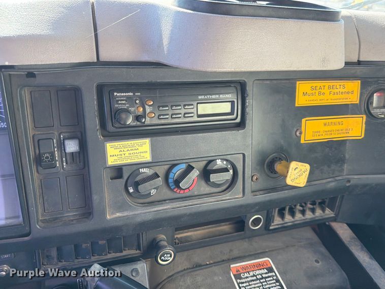 image for item EP7606 1996 International 4700 oil distributor truck