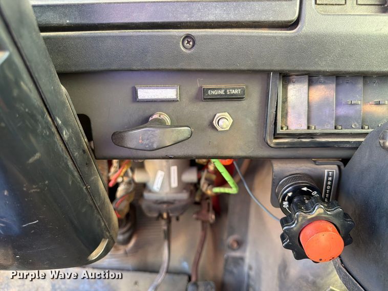 image for item EP7606 1996 International 4700 oil distributor truck