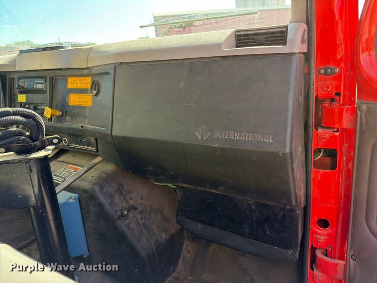 image for item EP7606 1996 International 4700 oil distributor truck