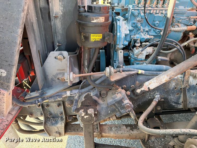 image for item EP7606 1996 International 4700 oil distributor truck