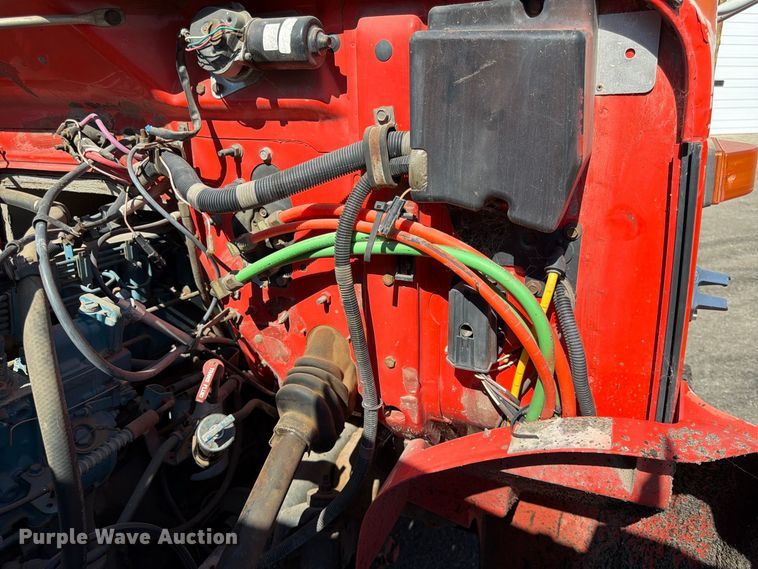 image for item EP7606 1996 International 4700 oil distributor truck