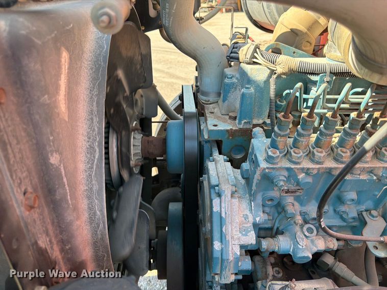image for item EP7606 1996 International 4700 oil distributor truck