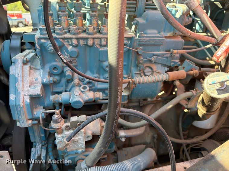 image for item EP7606 1996 International 4700 oil distributor truck