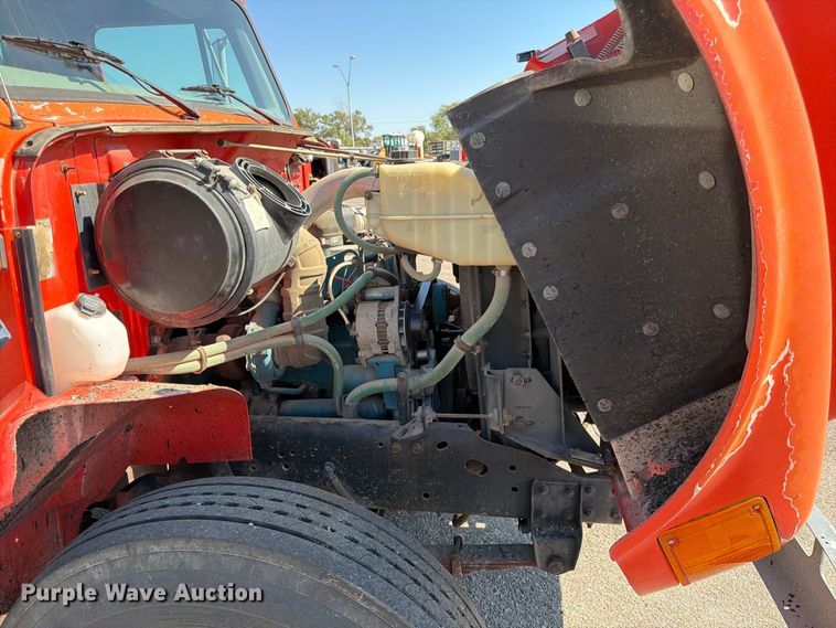 image for item EP7606 1996 International 4700 oil distributor truck