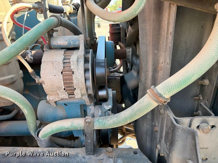 image for item EP7606 1996 International 4700 oil distributor truck