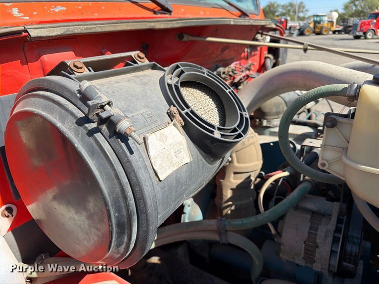 image for item EP7606 1996 International 4700 oil distributor truck