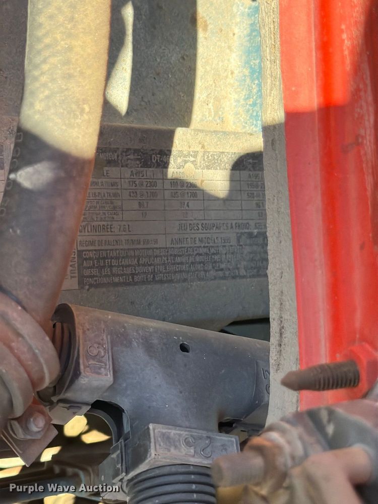 image for item EP7606 1996 International 4700 oil distributor truck