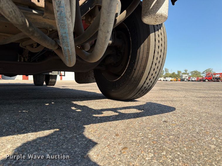image for item EP7606 1996 International 4700 oil distributor truck