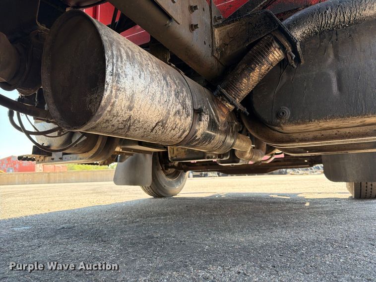 image for item EP7606 1996 International 4700 oil distributor truck