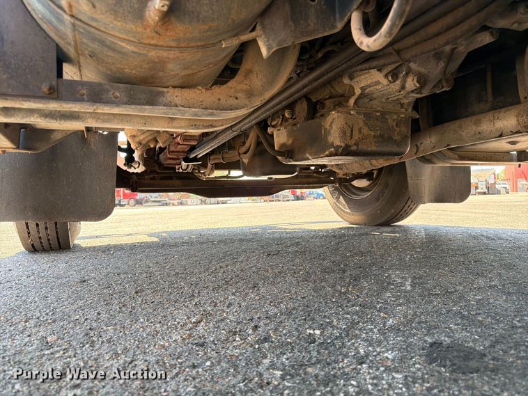 image for item EP7606 1996 International 4700 oil distributor truck