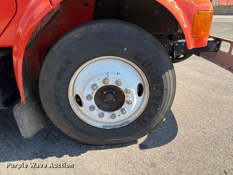 image for item EP7606 1996 International 4700 oil distributor truck