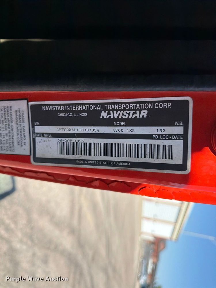 image for item EP7606 1996 International 4700 oil distributor truck