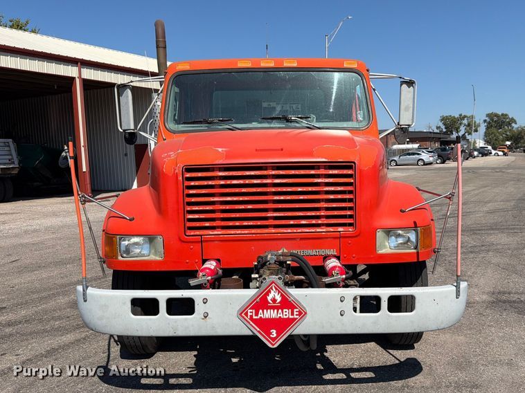 image for item EP7607 1996 International 4700 oil distributor truck