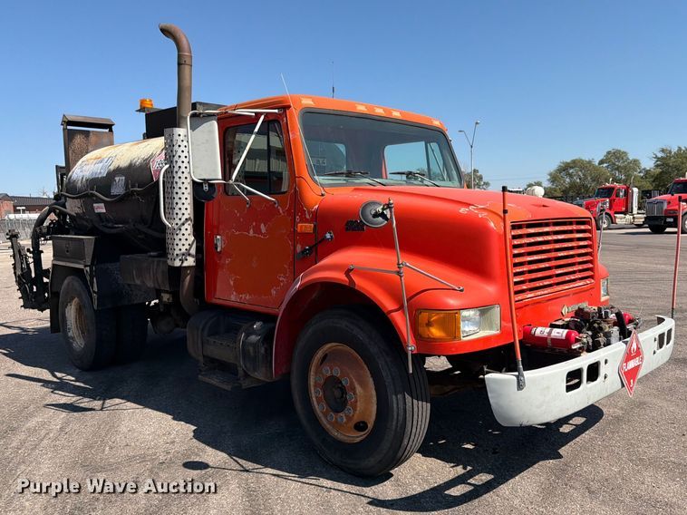 image for item EP7607 1996 International 4700 oil distributor truck