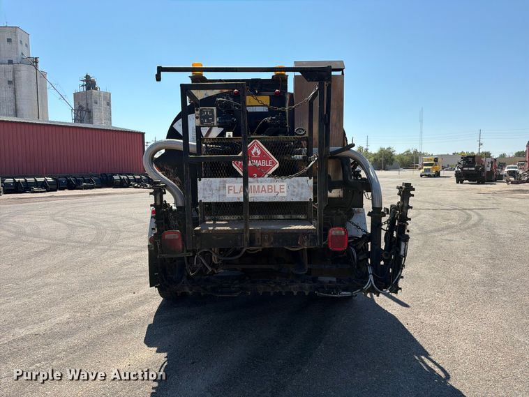 image for item EP7607 1996 International 4700 oil distributor truck