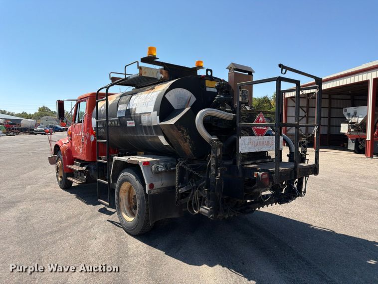 image for item EP7607 1996 International 4700 oil distributor truck