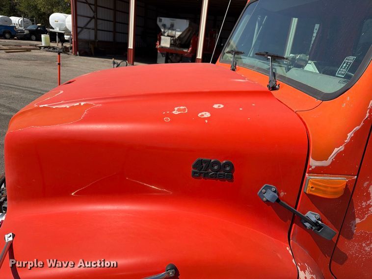 image for item EP7607 1996 International 4700 oil distributor truck